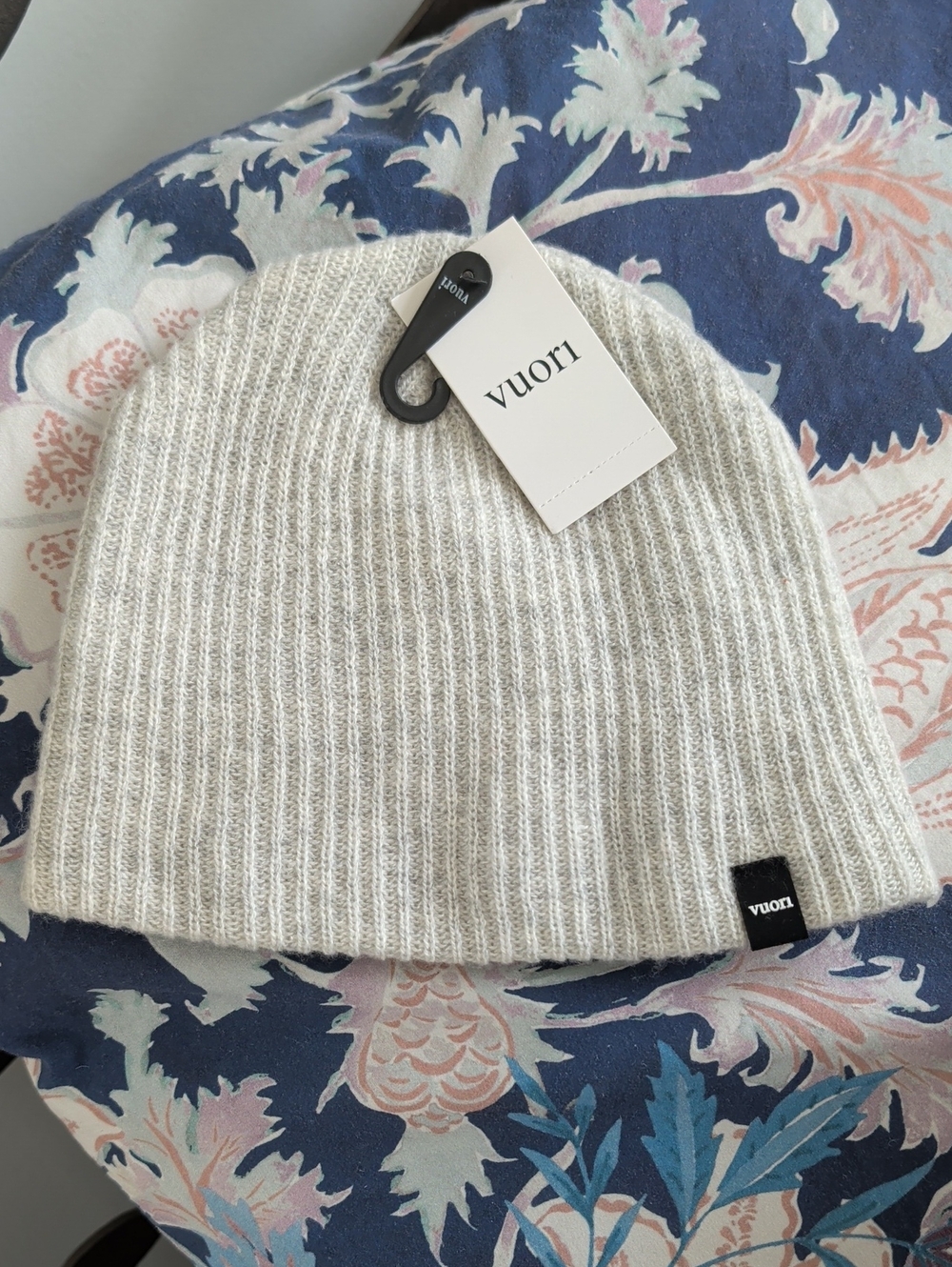 Nwt Unisex Vuori Heathered Light Gray Ribbed Knit Beanie